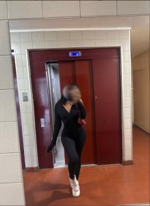 613325986: Chica busca chico en Barcelona