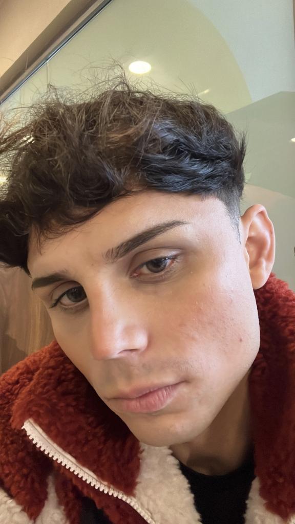 Chico busca chica en Sevilla: 