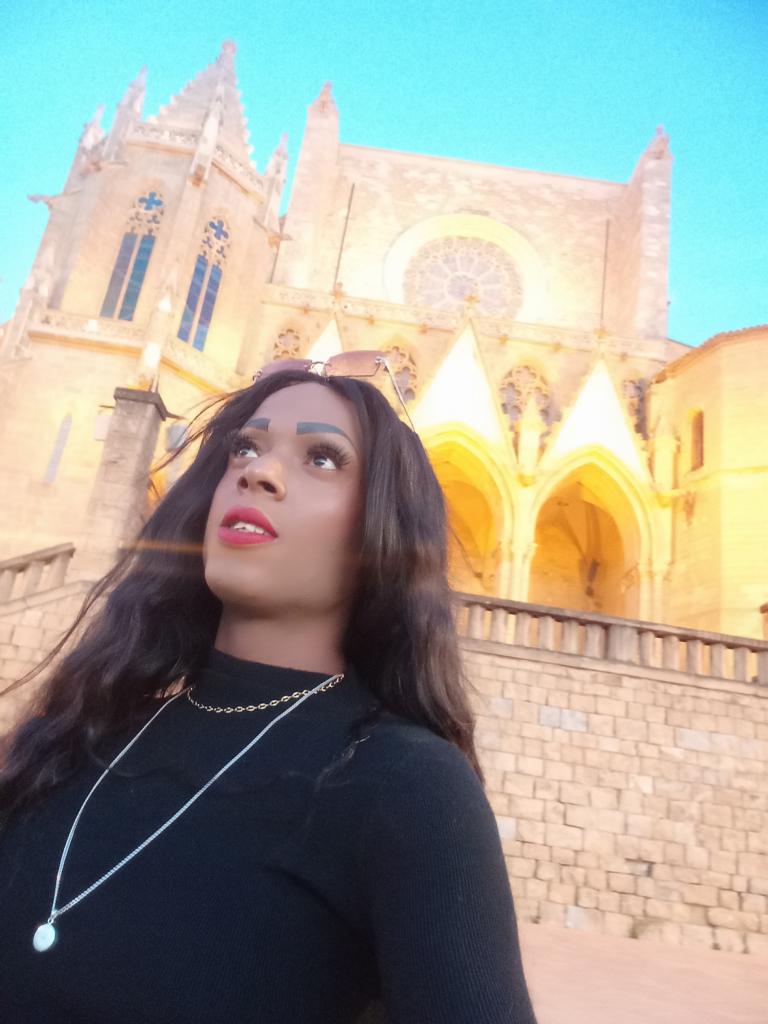 671981364: Transexual en Cantabria