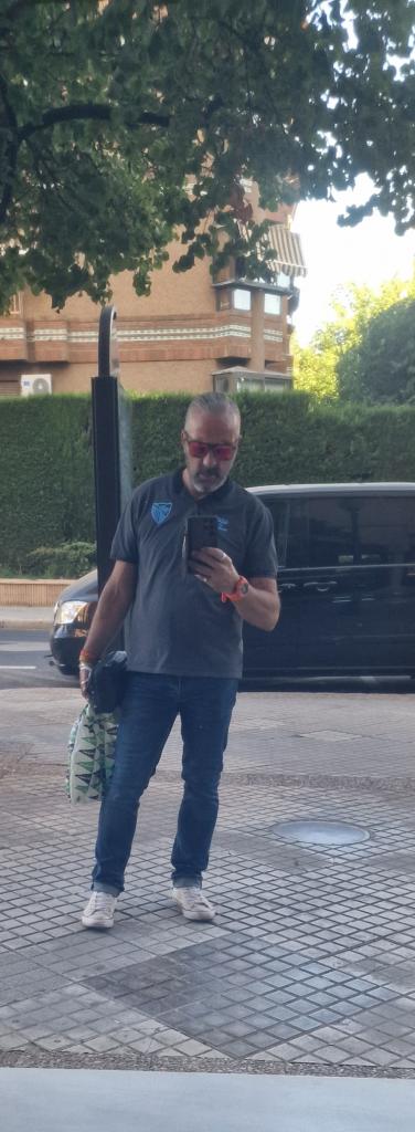 Chico busca chica en Granada: 