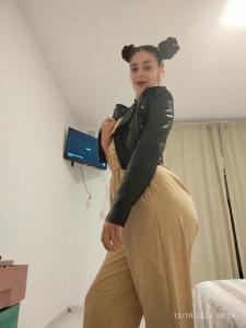 624095449: Chica busca chico en Sevilla
