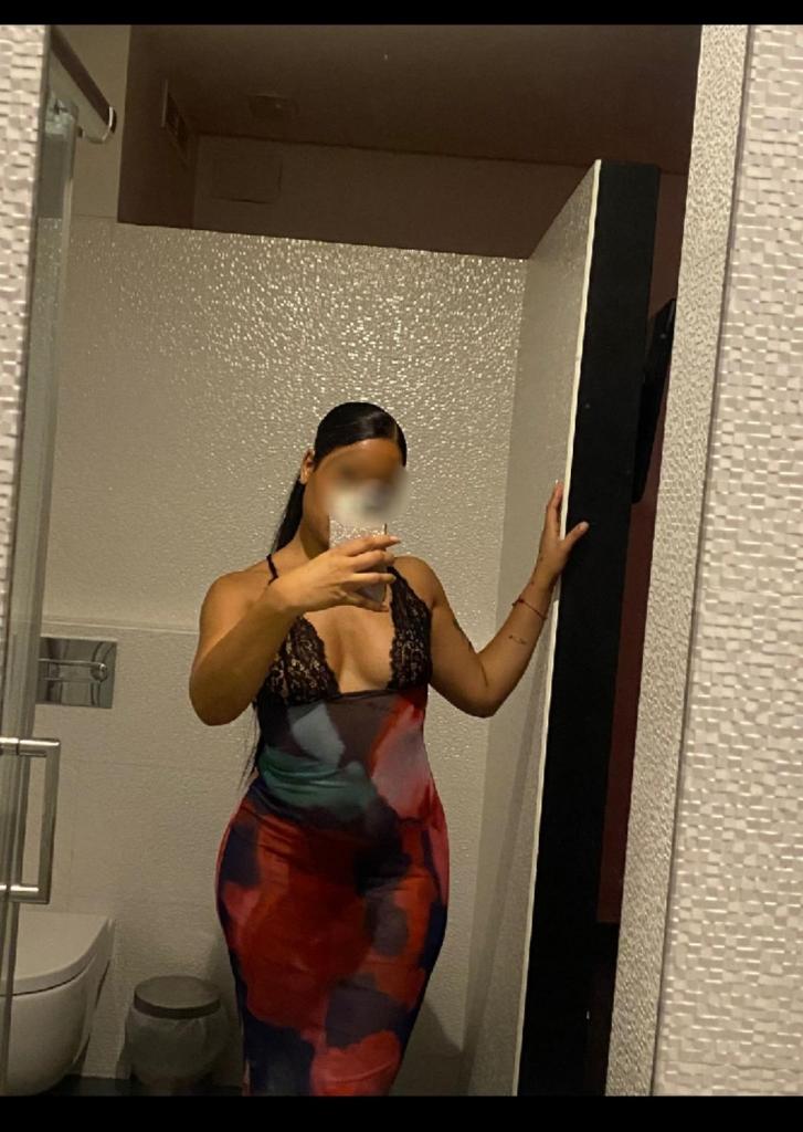 Chica busca chico en Málaga: Chica busca chico