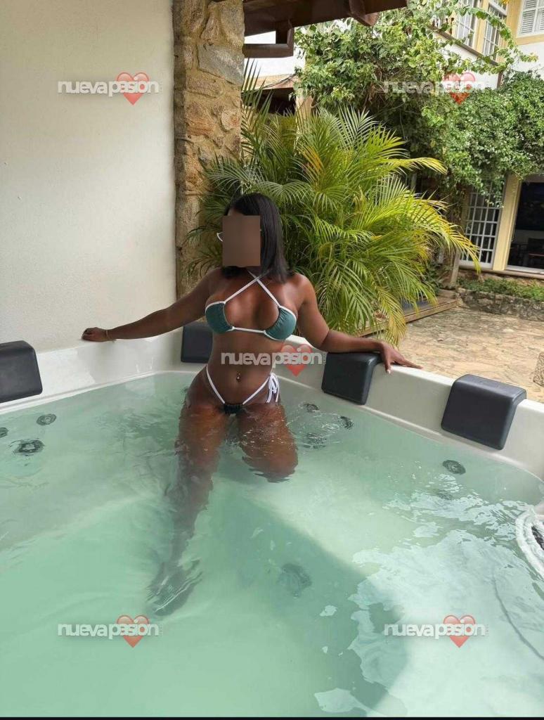 633882439: Chica busca chico en Málaga