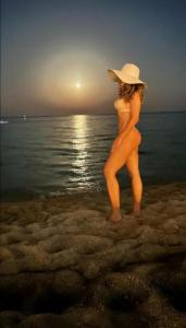 664295920: Chica busca chico en Barcelona