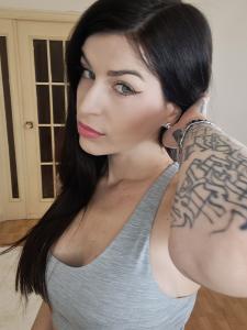 Chica busca chico en Alicante: Chica busca chico