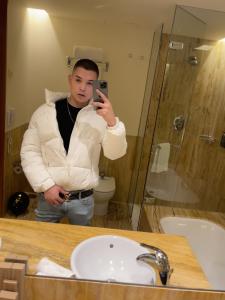 663424562: Chico busca chica en Barcelona