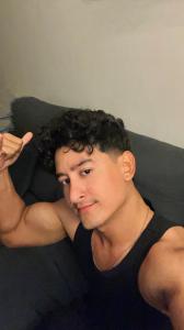 664407620: Chico busca chica en Valencia