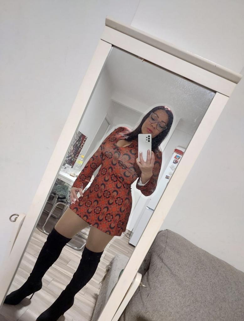 Chica busca chico en Alicante: Chica busca chico