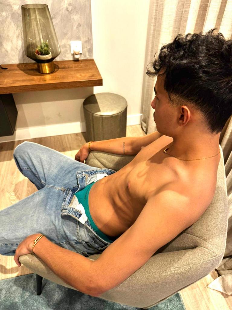 603862808: Chico busca chica en León