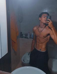 694471304: Chico busca chica en Sevilla