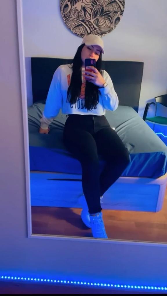 643646978: Chica busca chico en Navarra