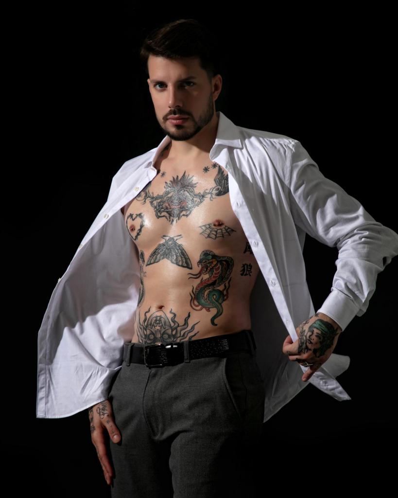 695355217: Chico busca chica en Barcelona