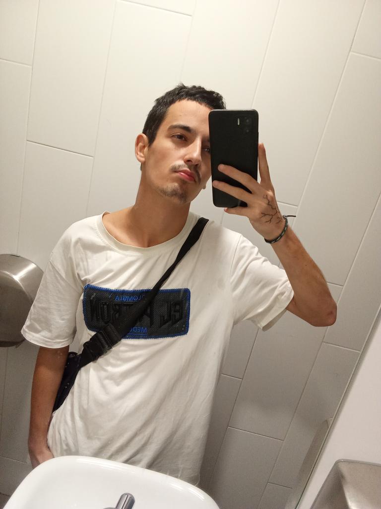 Chico busca chica en Sevilla: 