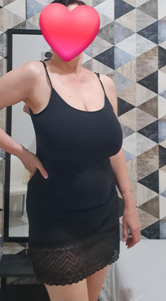 658779645: Chica busca chico en Sevilla