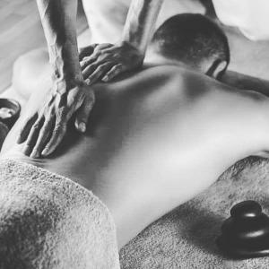 Chico busca chica en Sevilla: 