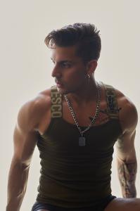 695819266: Chico busca chica en Barcelona