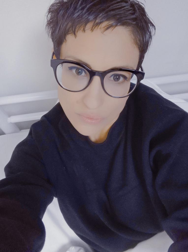 653352583: Chica busca chico en Sevilla