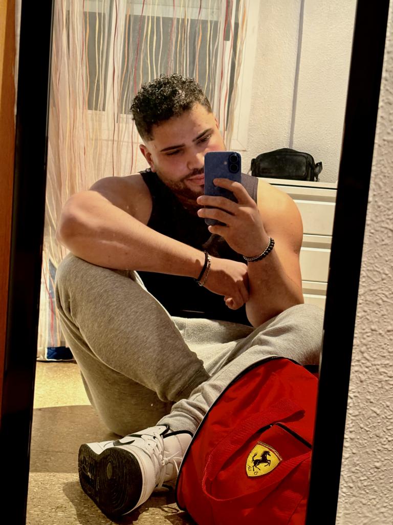 643346650: Chico busca chica en Valencia