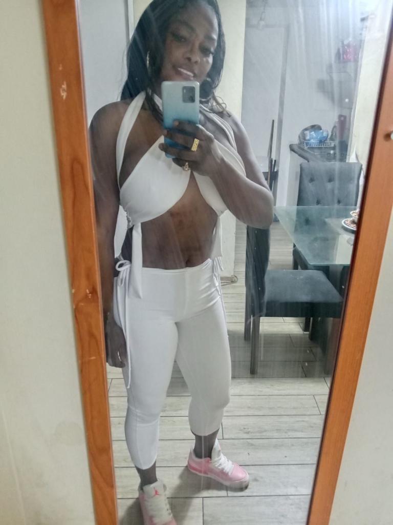 603246610: Chica busca chico en Barcelona