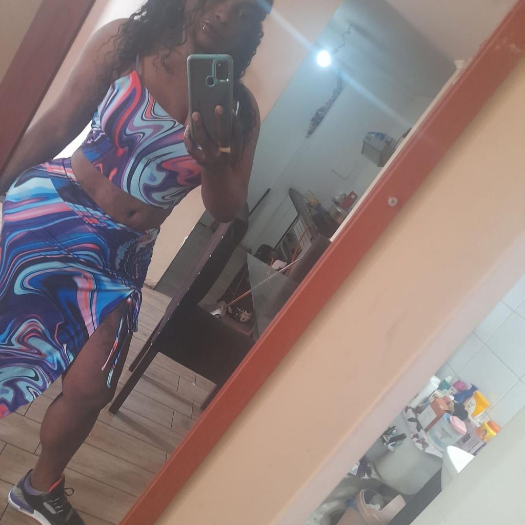 603246610: Chica busca chico en Barcelona