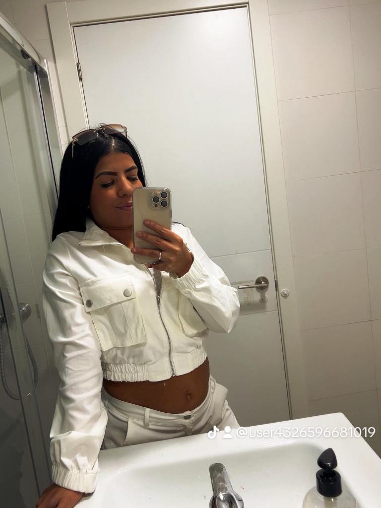 645056944: Chica busca chico en Málaga