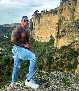 Chico busca chica en Sevilla: 