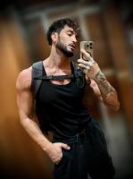 692988860: Chico busca chica en Barcelona