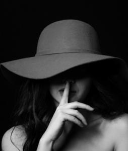 669239077: Chica busca chico en Gerona