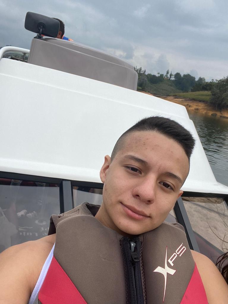 664093531: Chico busca chica en Madrid