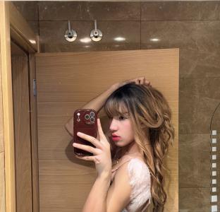 627421704: Travesti en León