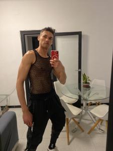 662530822: Chico busca chica en Barcelona