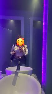 664350470: Chica busca chico en Barcelona