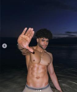 631541970: Chico busca chica en Barcelona