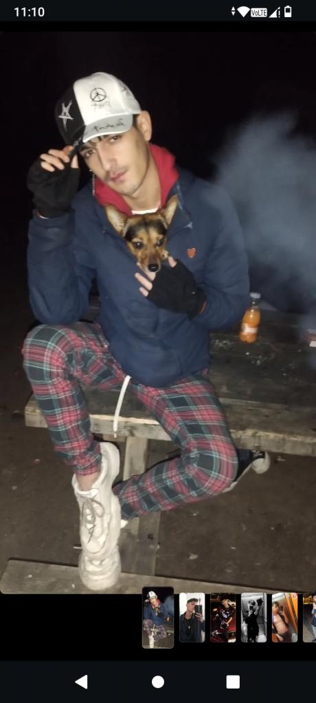 Chico busca chica en Sevilla: 