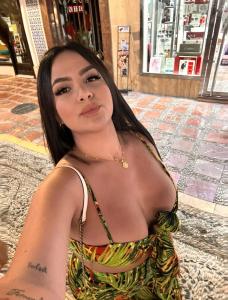 664489169: Chica busca chico en Ceuta