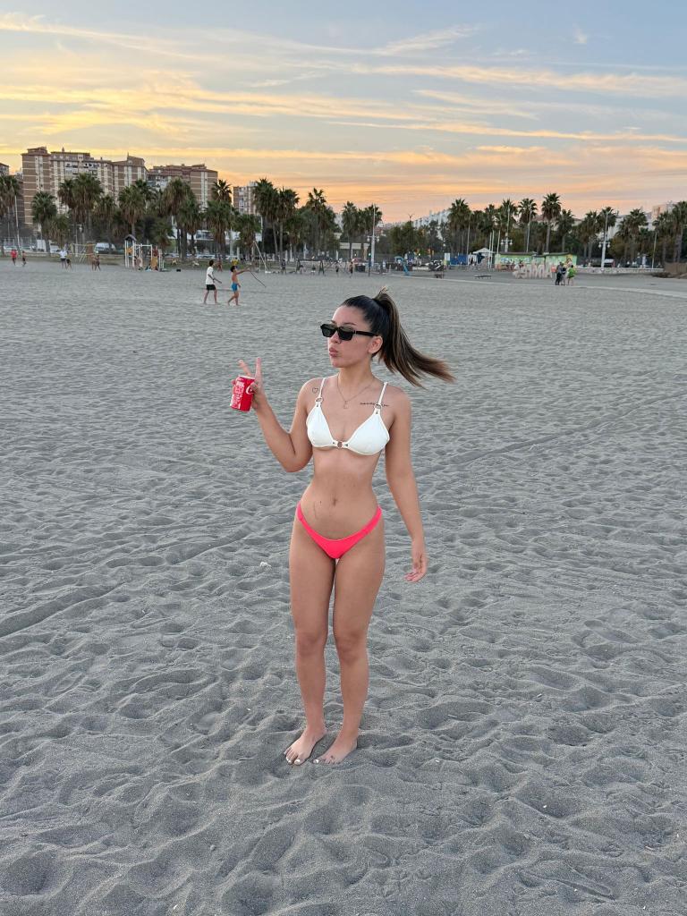 663077552: Chica busca chico en Málaga