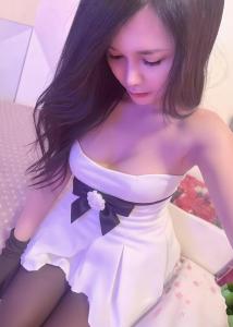 667559399: Chica busca chico en Barcelona