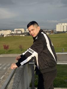 613637662: Chico busca chica en Murcia