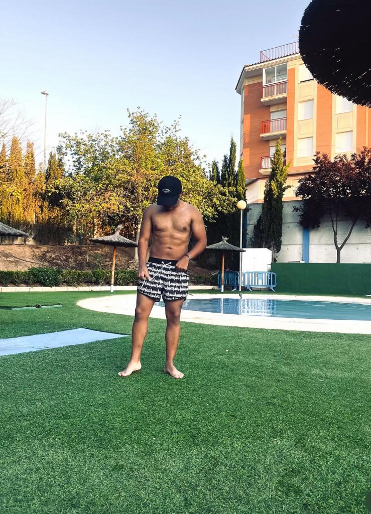 Chico busca chica en Sevilla: 