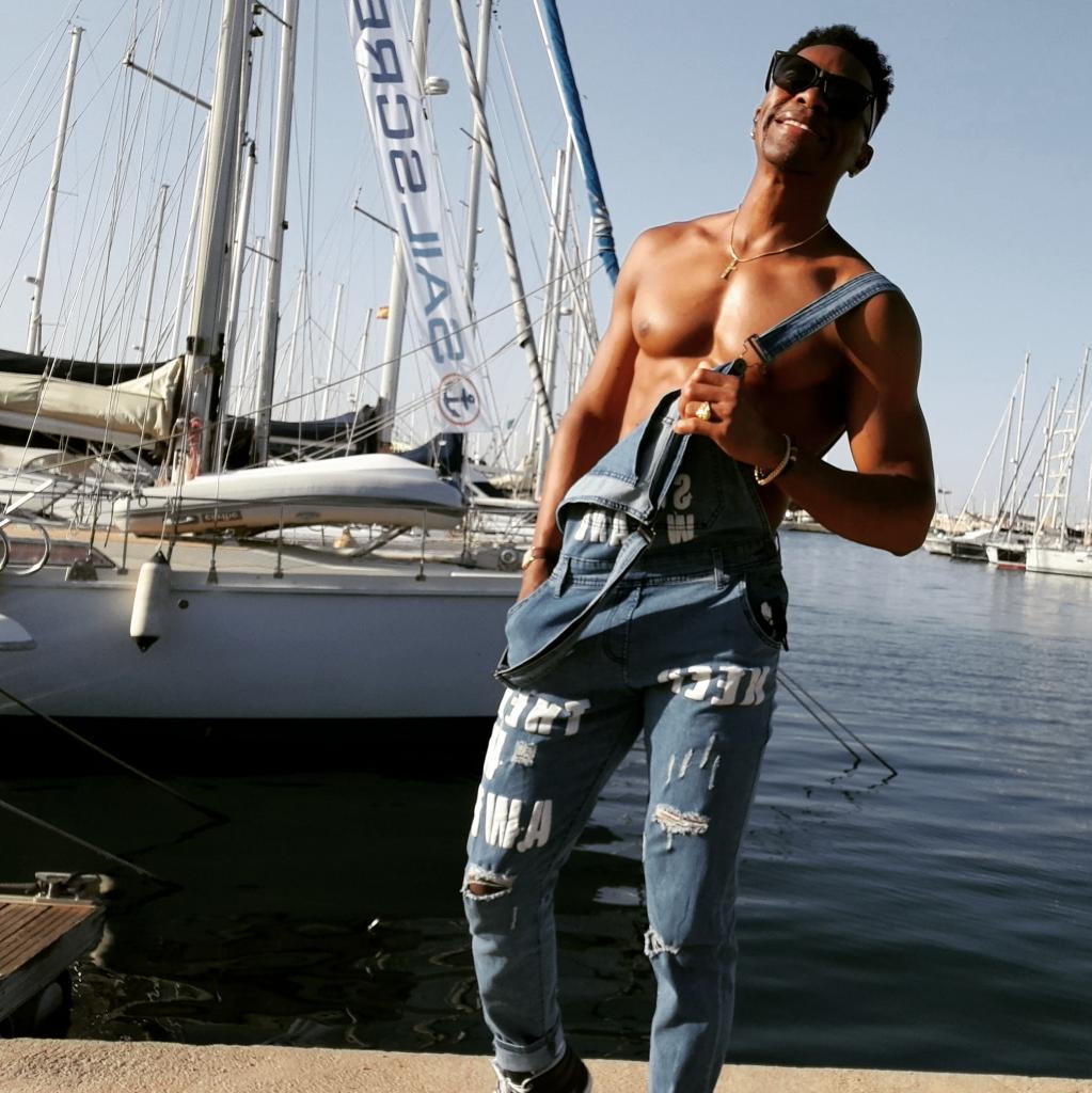 Chico busca chica en Valencia: 