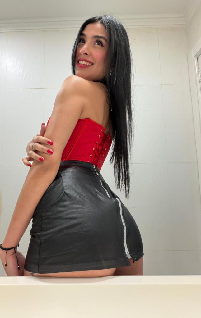 Chica busca chico en Ibiza: Chica busca chico