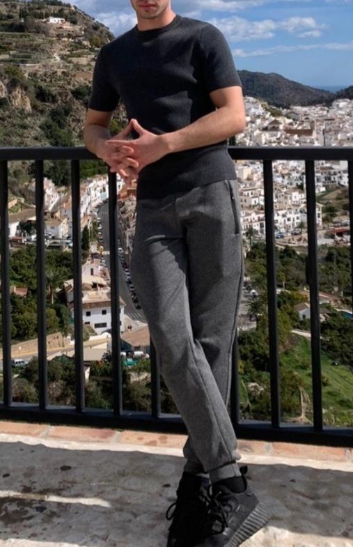 Chico busca chica en Granada: 