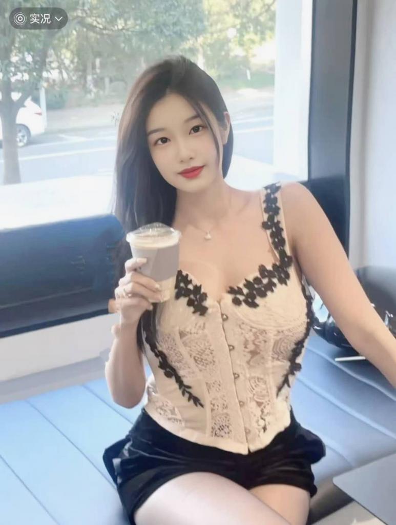 Chica busca chico en Alicante: Chica busca chico