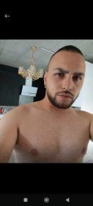 Chico busca chica en Sevilla: 