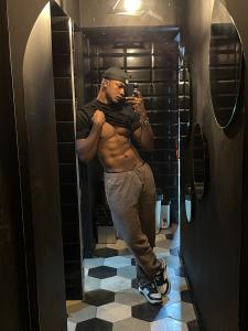 653566373: Chico busca chica en Barcelona