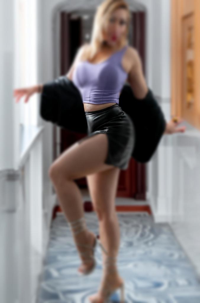 670888589: Chica busca chico en Madrid