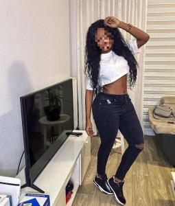 613574395: Chica busca chico en Valencia