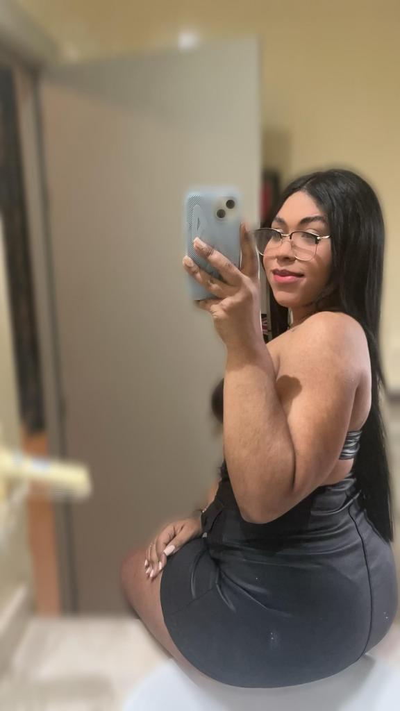 613673382: Chica busca chico en Sevilla