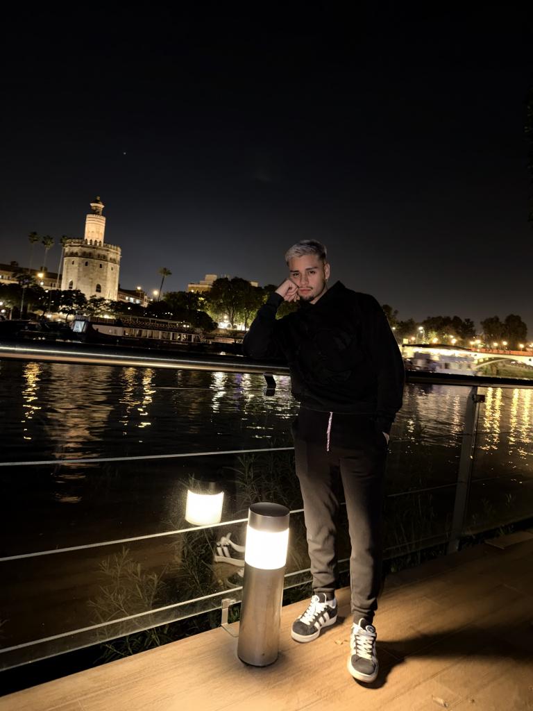 Chico busca chica en Cádiz: 