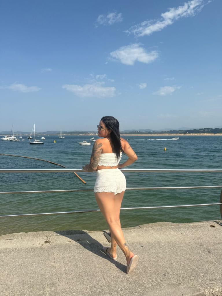 613900849: Chica busca chico en Cantabria